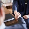 弁護士との握手